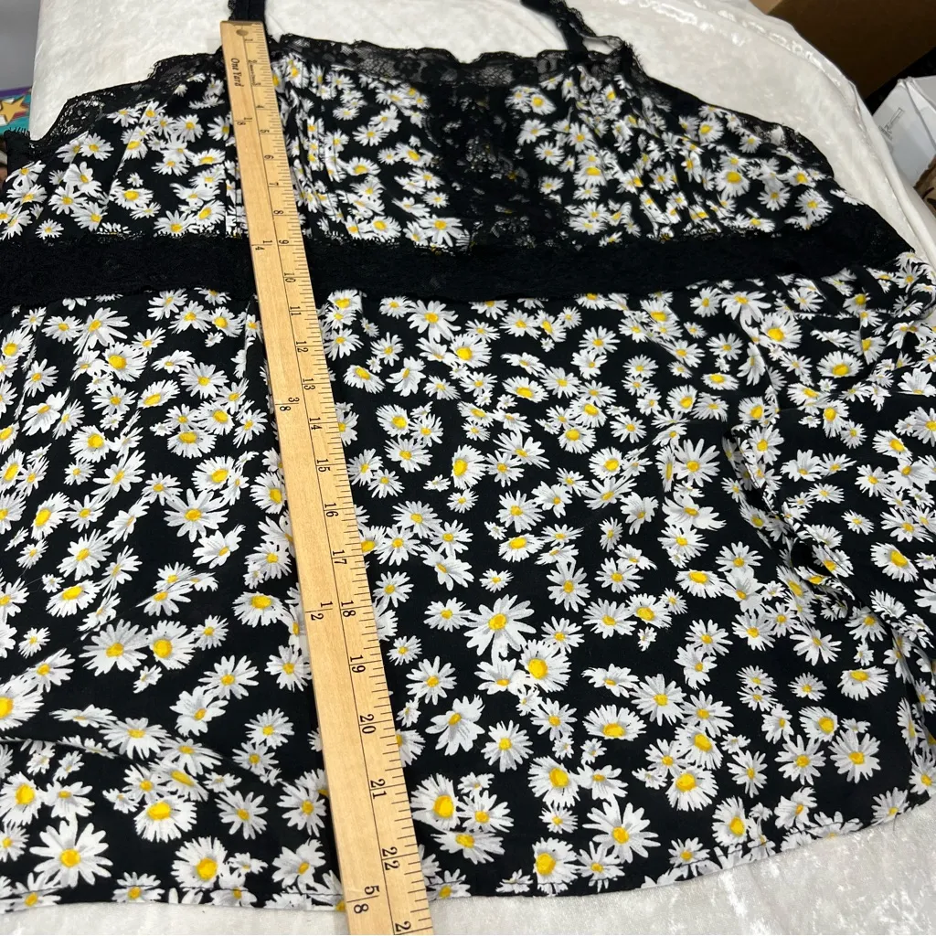 Torrid size 3 babydoll spaghetti strap tank Daisy lace FLAWED - Image 10