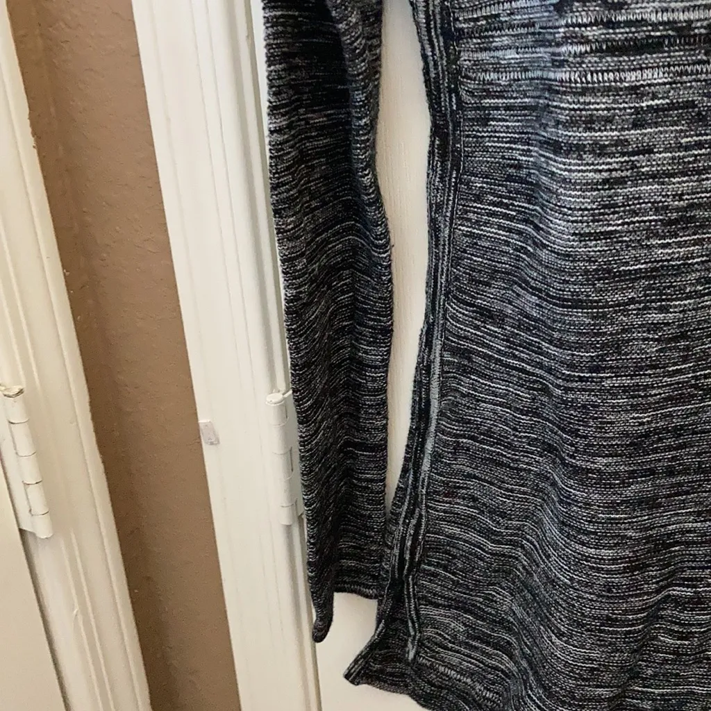 FINAL MARKDOWN Ladies’ Ellen Tracy Sweater (M) - Image 2