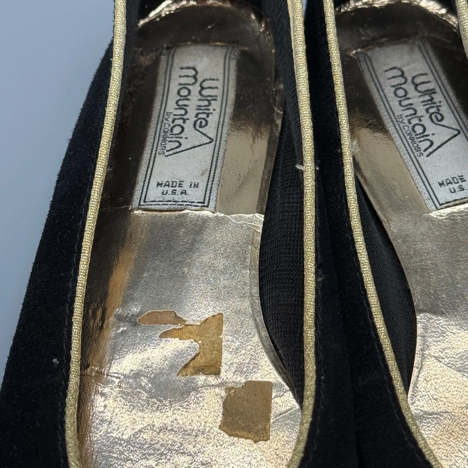White Mountain Vintage Black Suede Flats Gold Trim Anchor Button Women US 6.5N - Image 7