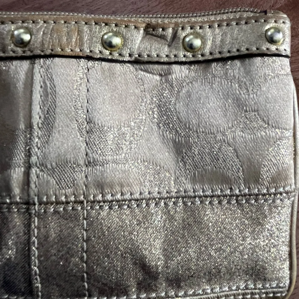 Coach vintage wristlet. Gold w/gold glitter/sparkles - Image 4