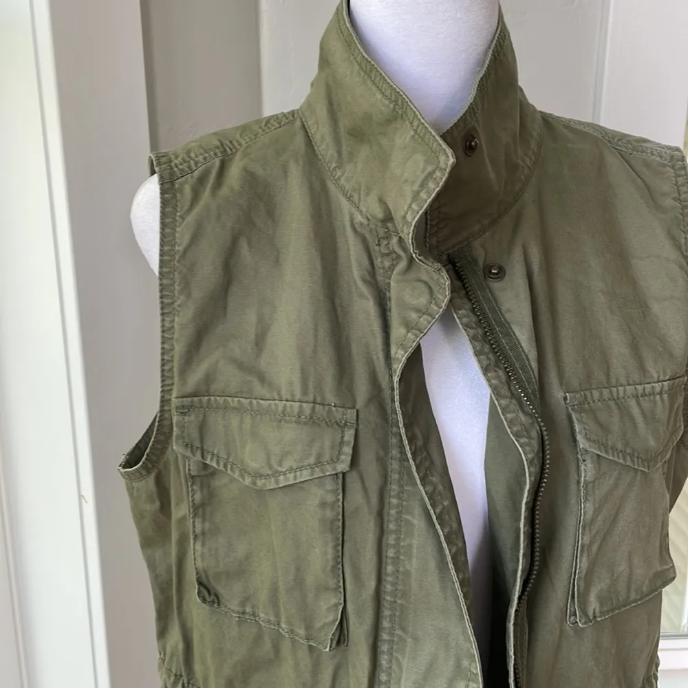 Old Navy Army Green Drawstring Cargo Sleeveless Vest Size Small - Image 2