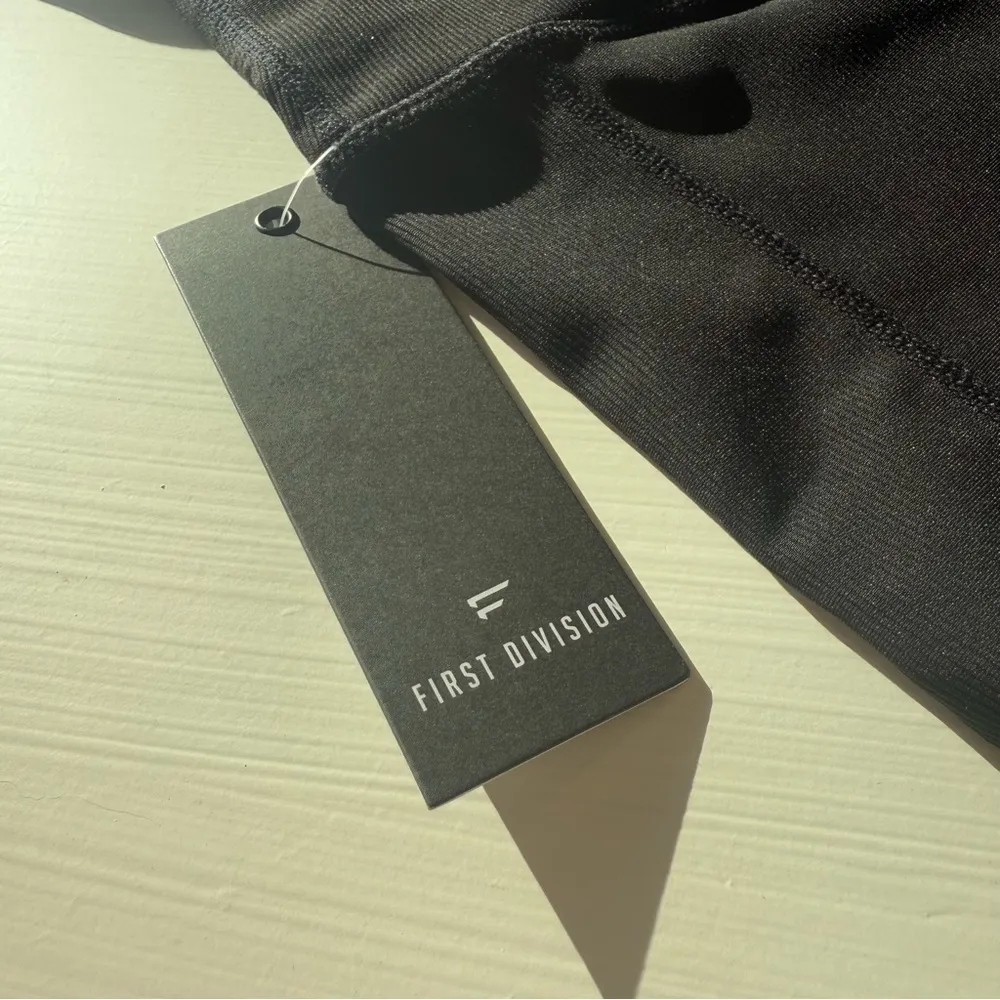 NWT FIRST DIVISION SPORT BRA AND RIBBED CROSS SHORT BLACK WORKOUT SET SIZE SMALL - Image 14