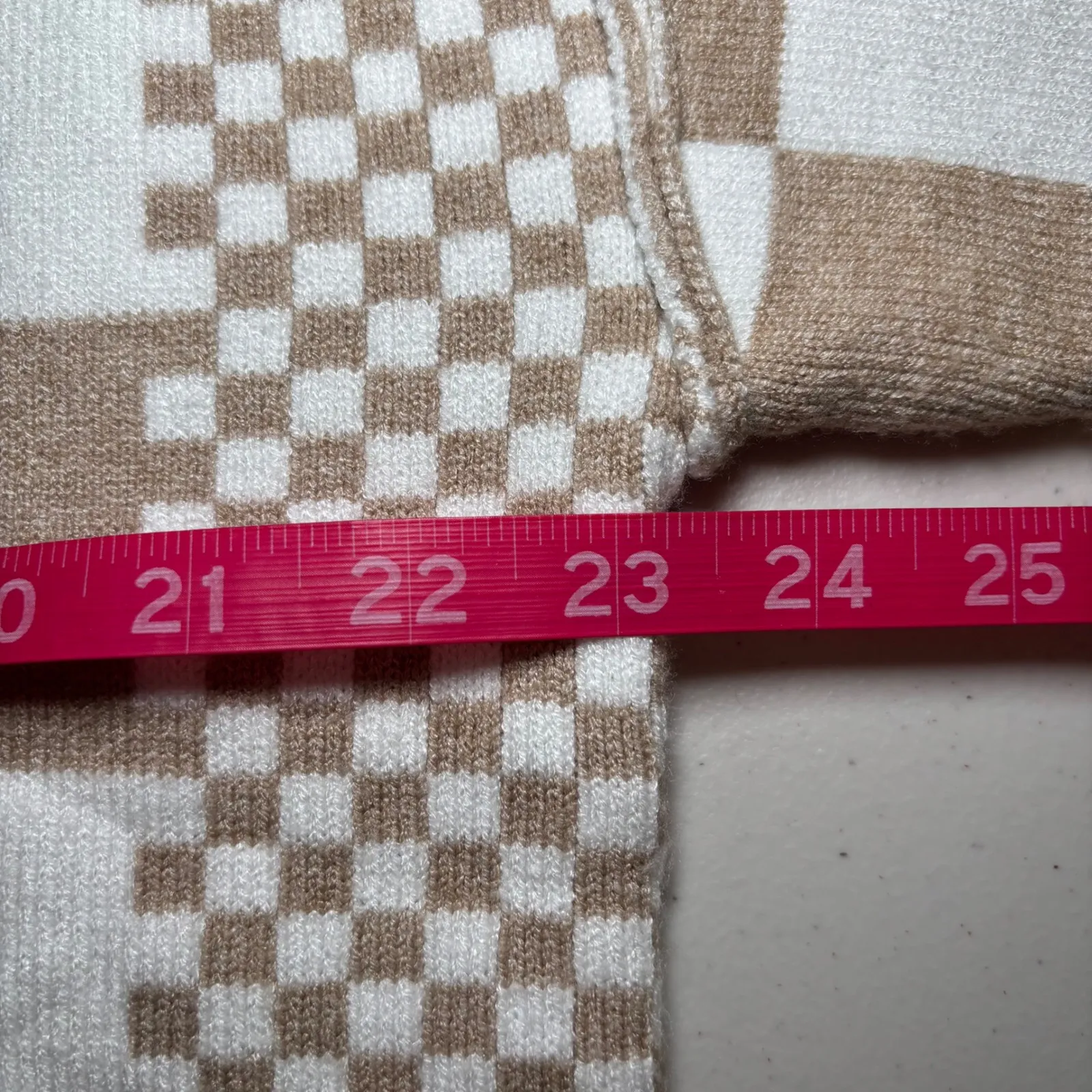 Checkerboard Beige White Print Drop Shoulder Round Neck Sweater Medium‎ Heavy - Image 7