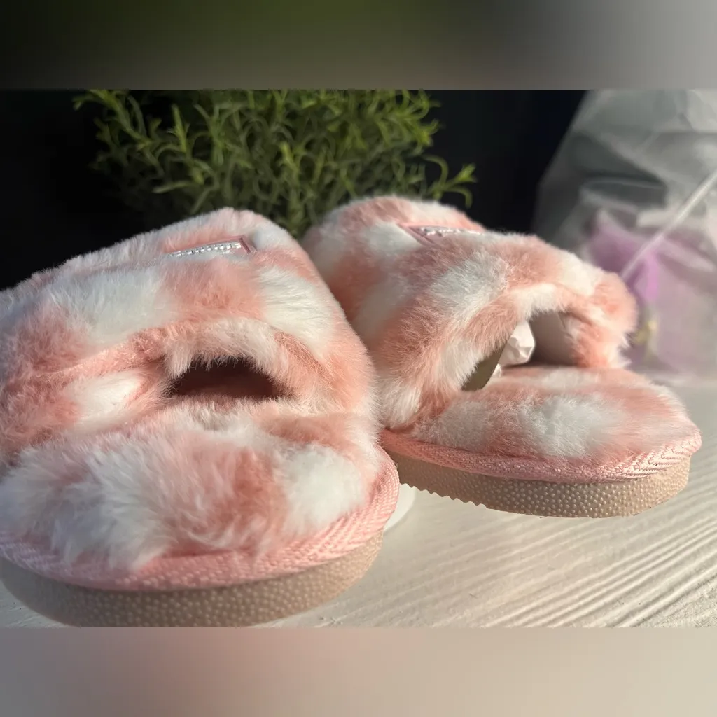 Juicy Couture Pink Fuzzy Check Slippers JC Hero Slides Size 6.5–7.5 NWT - Image 3