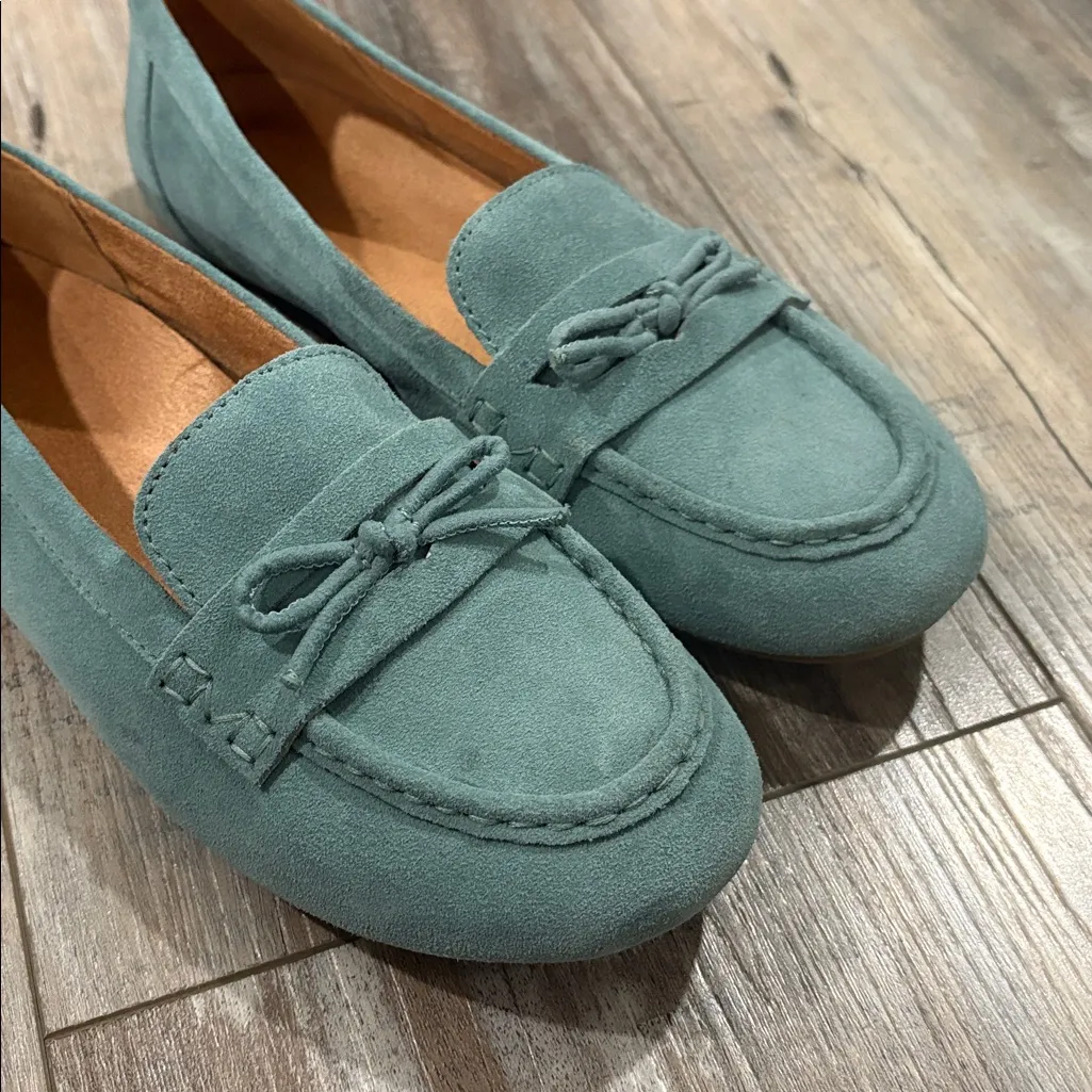 Vionic Taryn Blur Suede Bow Loafers Size 9 - Image 4