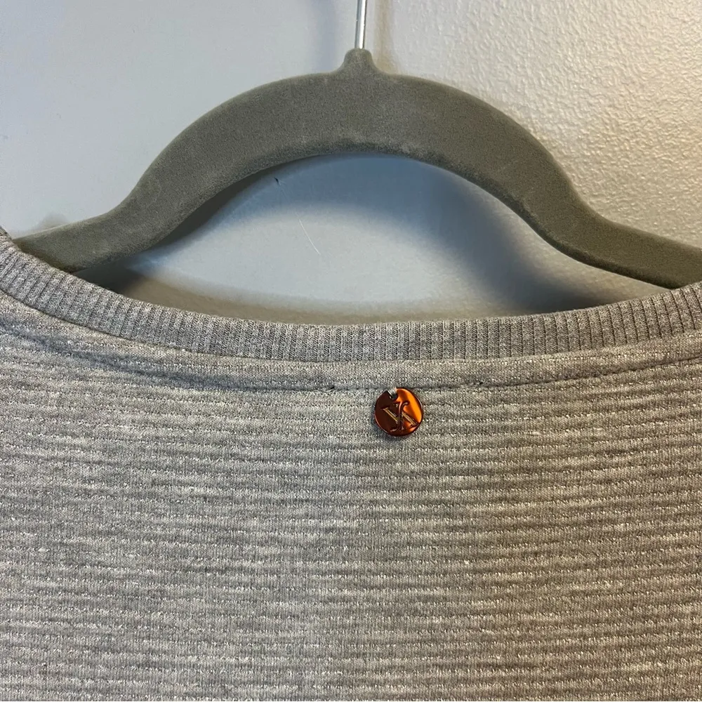 Yest Sweatshirt Grey w/ Slight Sparkle Ribbed w/ Ruched Sleeves Sz 6 US NWT Gray - Image 8