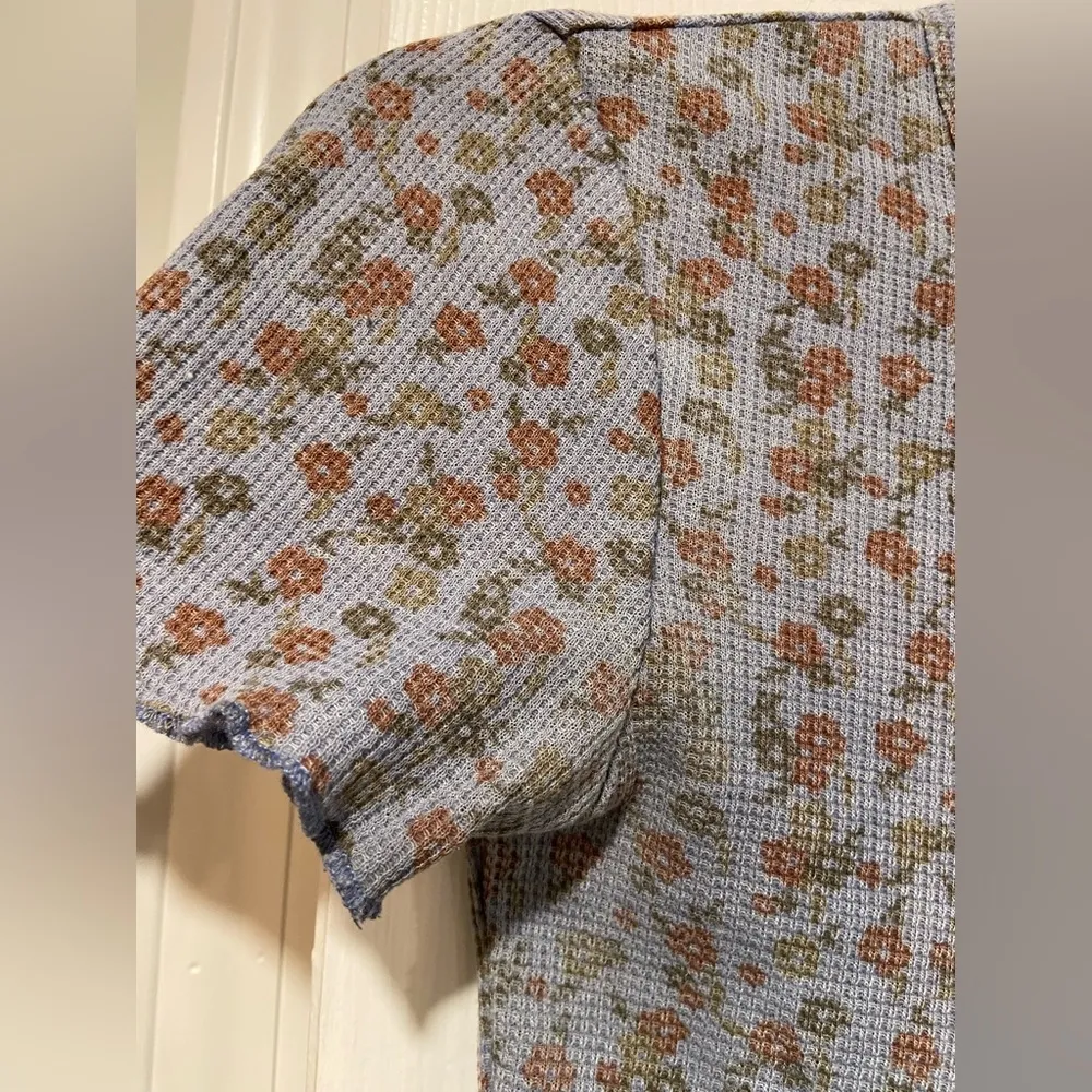 American Eagle Blue Waffle Floral Thermal Crop Top Lettuce Hem Stretch Size XXS - Image 6