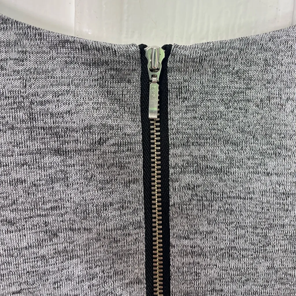 Forever New  Silver Gray Full Back Zip Crop Stretch top size 4 - Image 6