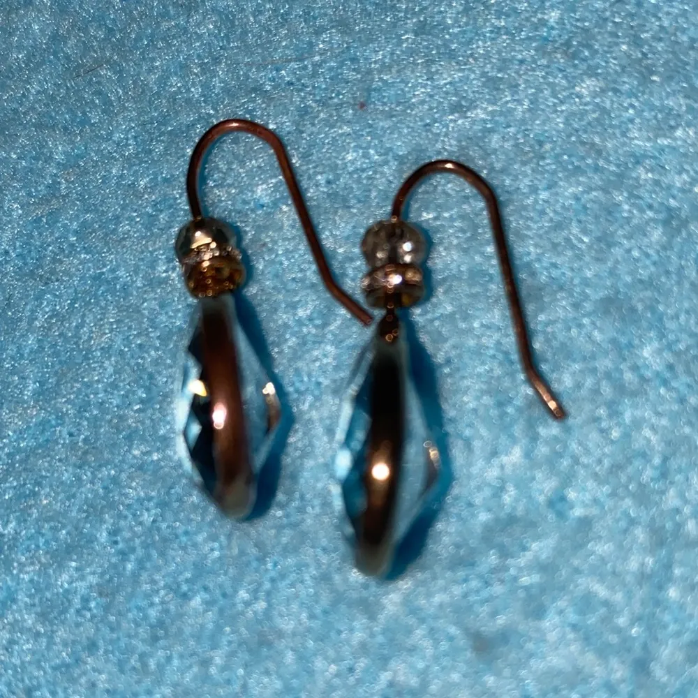 CRYSTAL faceted clear teardrop rose gold dangle drop pierced wire earrings - Image 7