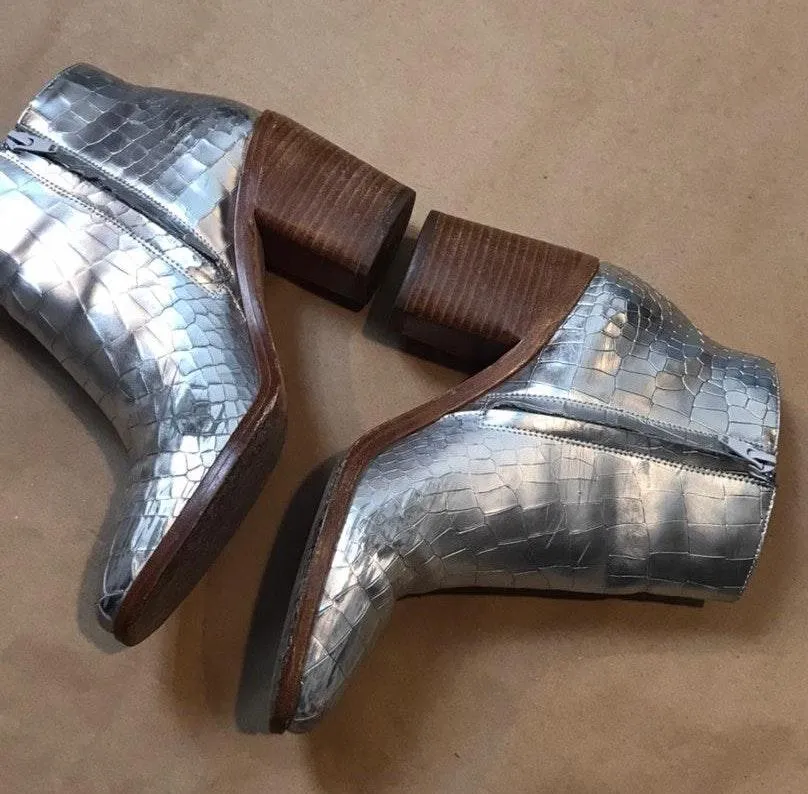 Pour La Victoire Winona Croc Embossed Boot 7.5 - Image 3