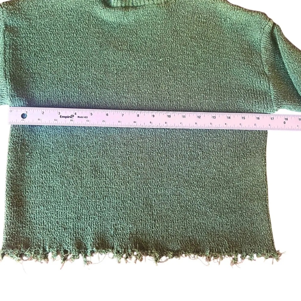 Aaron and Amber  Cropped Sweater Size M - Image 9