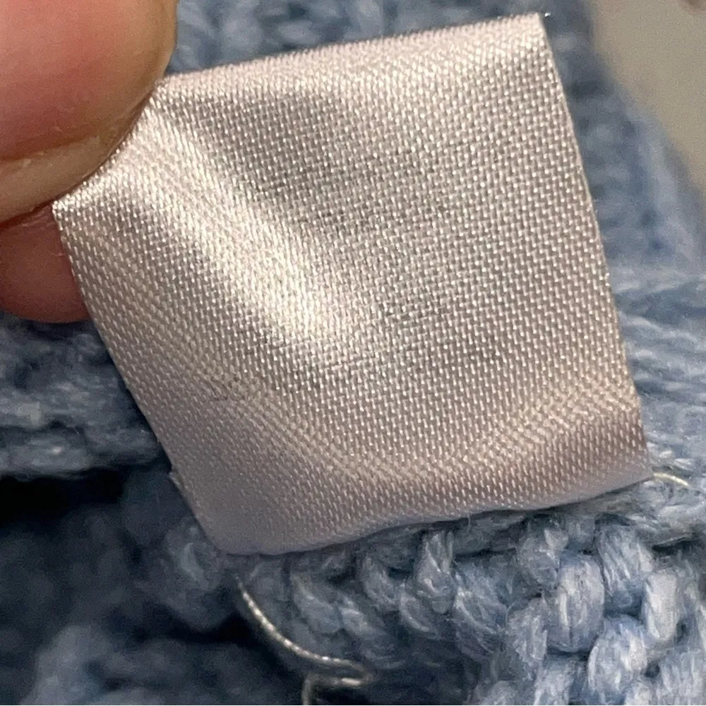 Altar'd State Fog Blue Cable Knit Frayed Cropped Crewneck Sweater size Medium - Image 5