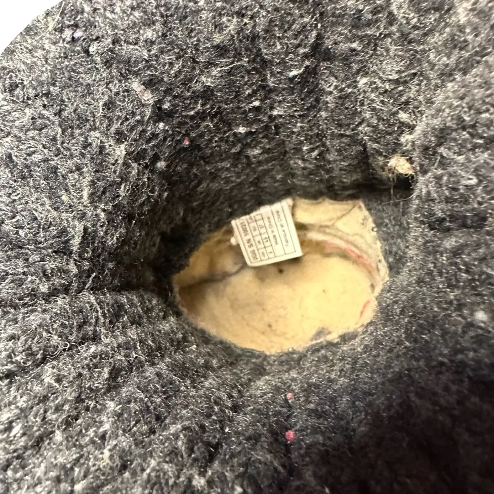 UGG Australia  Women's CAMBRIDGE Black Suede Knit Size 6 - Image 10