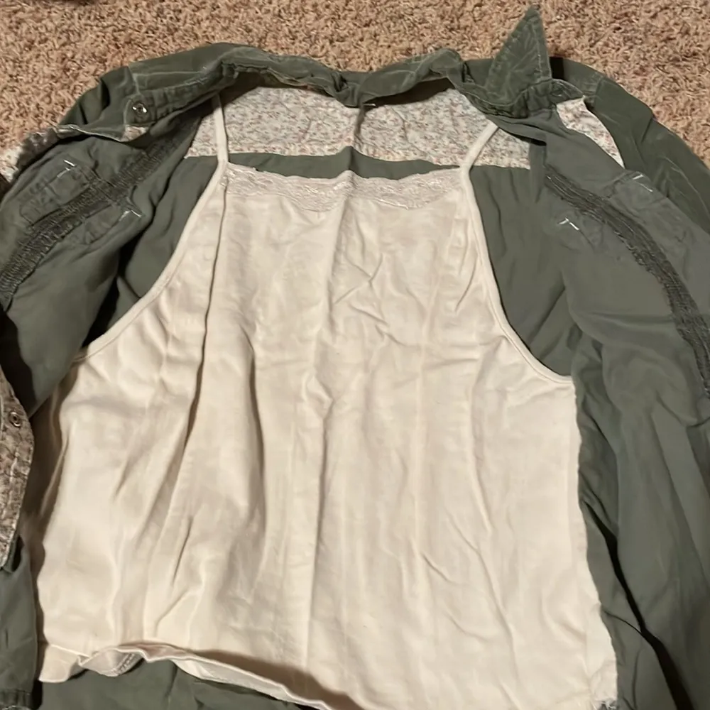 Motherhood nursing wear olive green corduroy snap front shirt with built in camo - Image 4