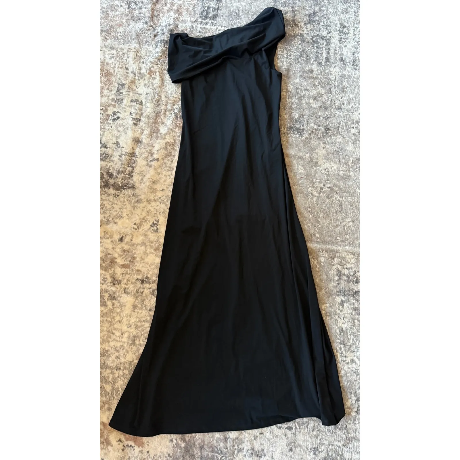 NWT RÓHE
One - Image 6