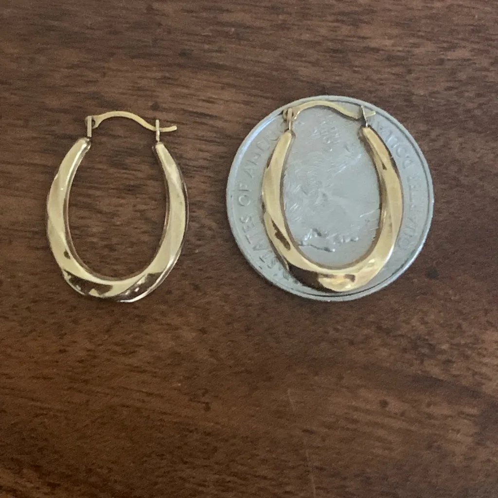 10kt Gold Oval Shaped Hoops - Image 4