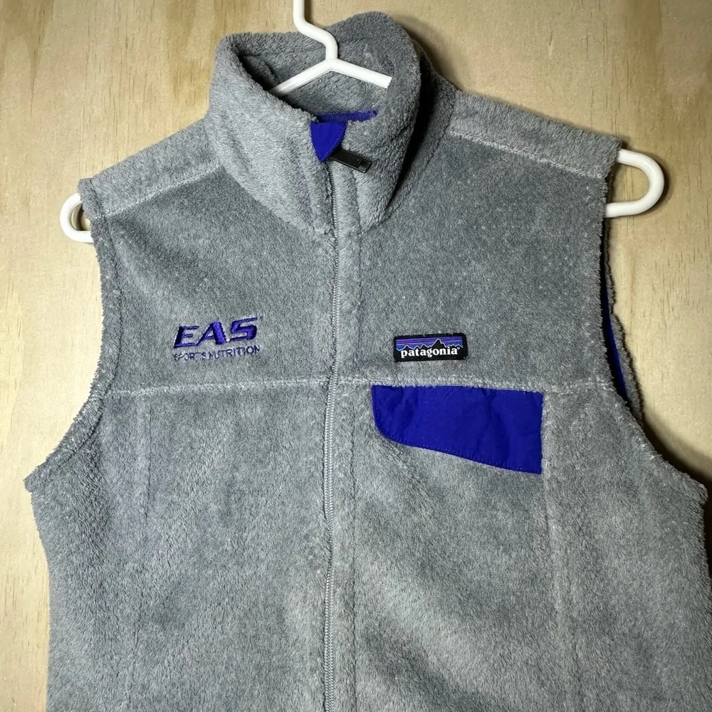 Patagonia Women’s Cozy Gray Fleece Vest with Blue Detail Size Large - Image 2