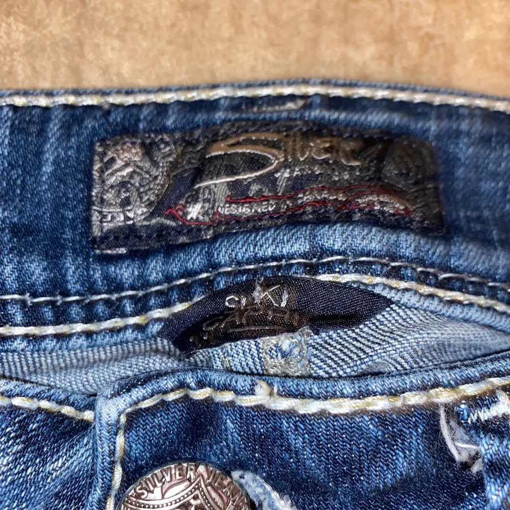 Silver Jeans Suki Capri Mid Rise Embroidered Cropped Skinny Jeans, Size w28 - Image 6