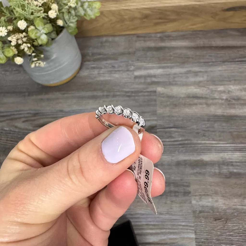 0.33 Carat Total Weight Diamond 10K White Gold S Twist Band Dainty Ring Size 7 Silver - Image 2