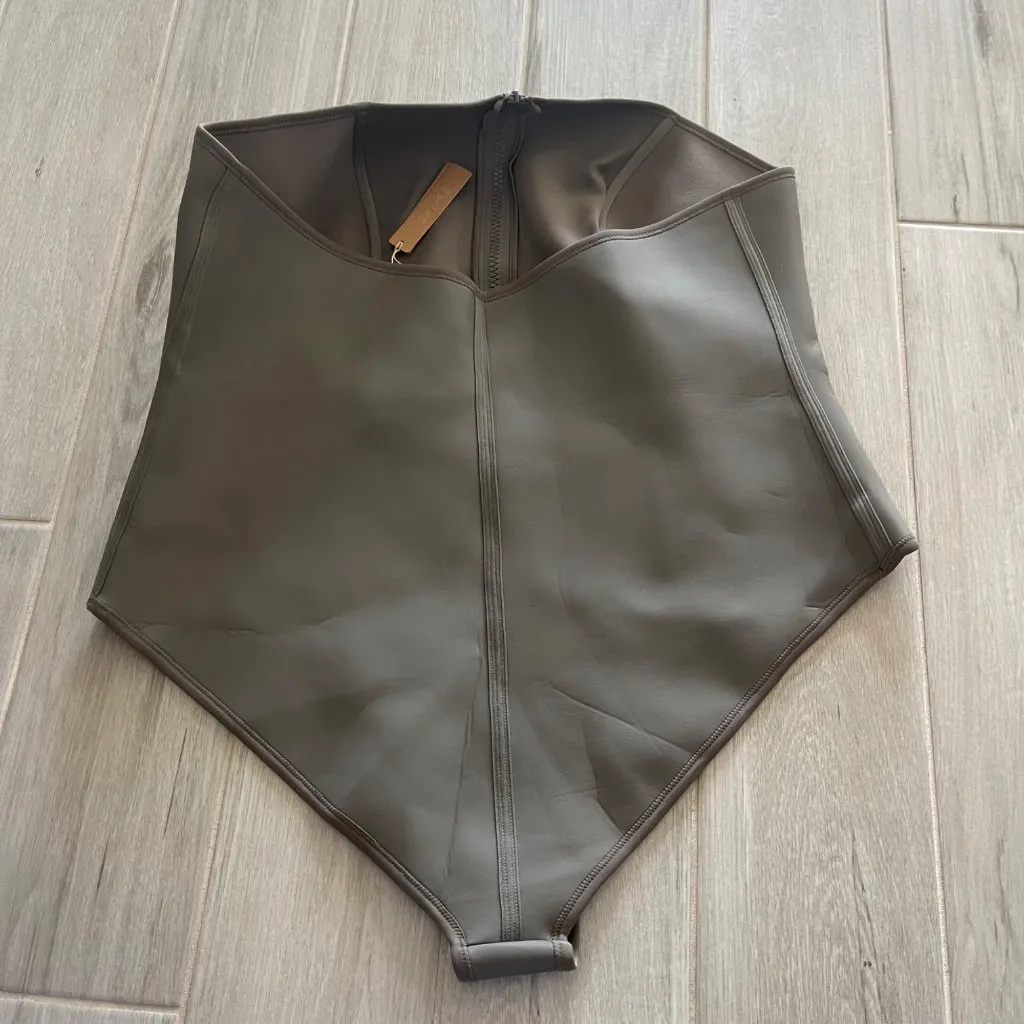 NWT SKIMS RUBBERIZED SCUBA SWIM STRAPLESS ONE PIECE 4X - Image 4