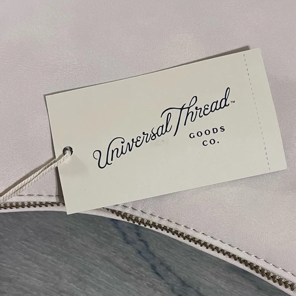 Universal Threads Crescent Shaped Hobo Shoulder Bag - Image 5