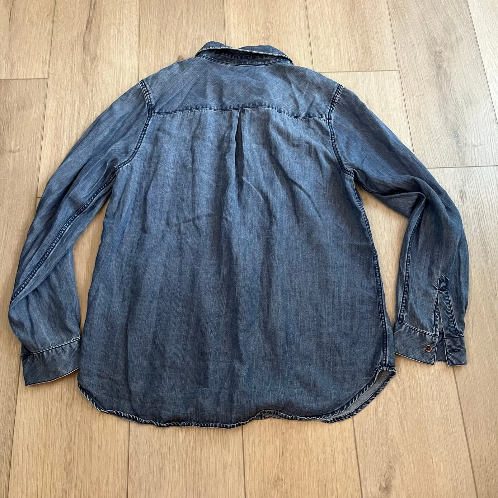LoveStitch Women’s Blue Chambray Button Down Size L - Image 2