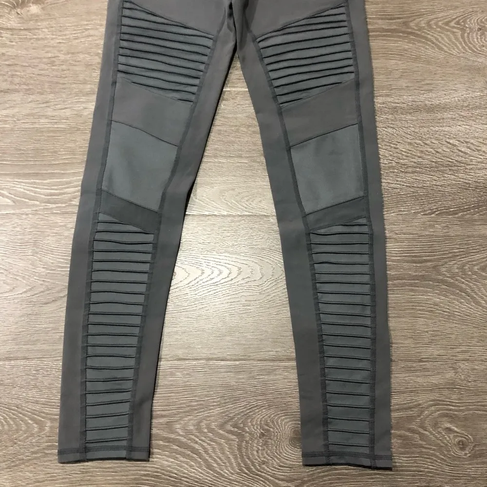 Alo Yoga Grey Moto Leggings - Image 3
