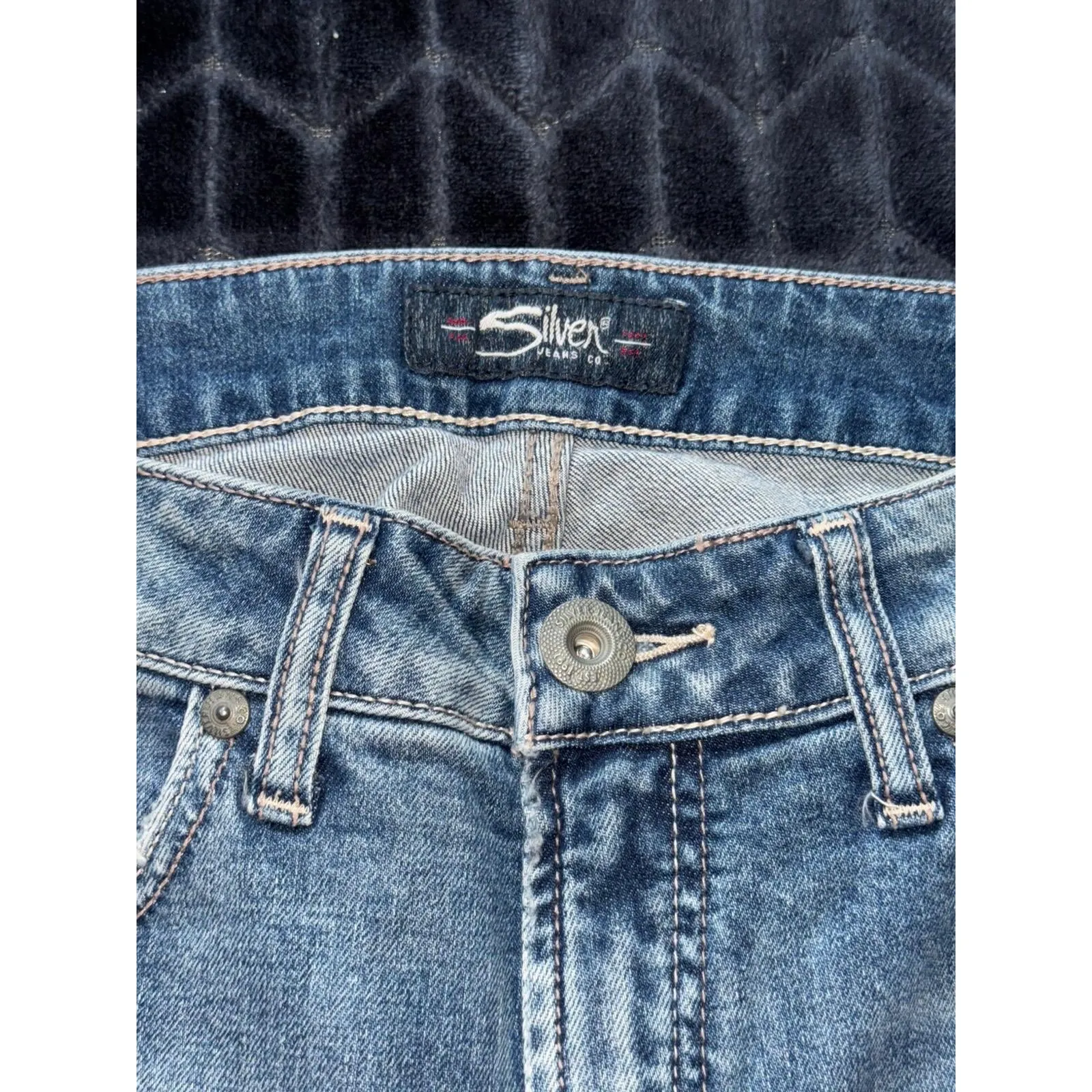 Silver Jeans Avery Slim Boot Cut Distressed Split Hem Jeans‎ Size 26 NWT - Image 2