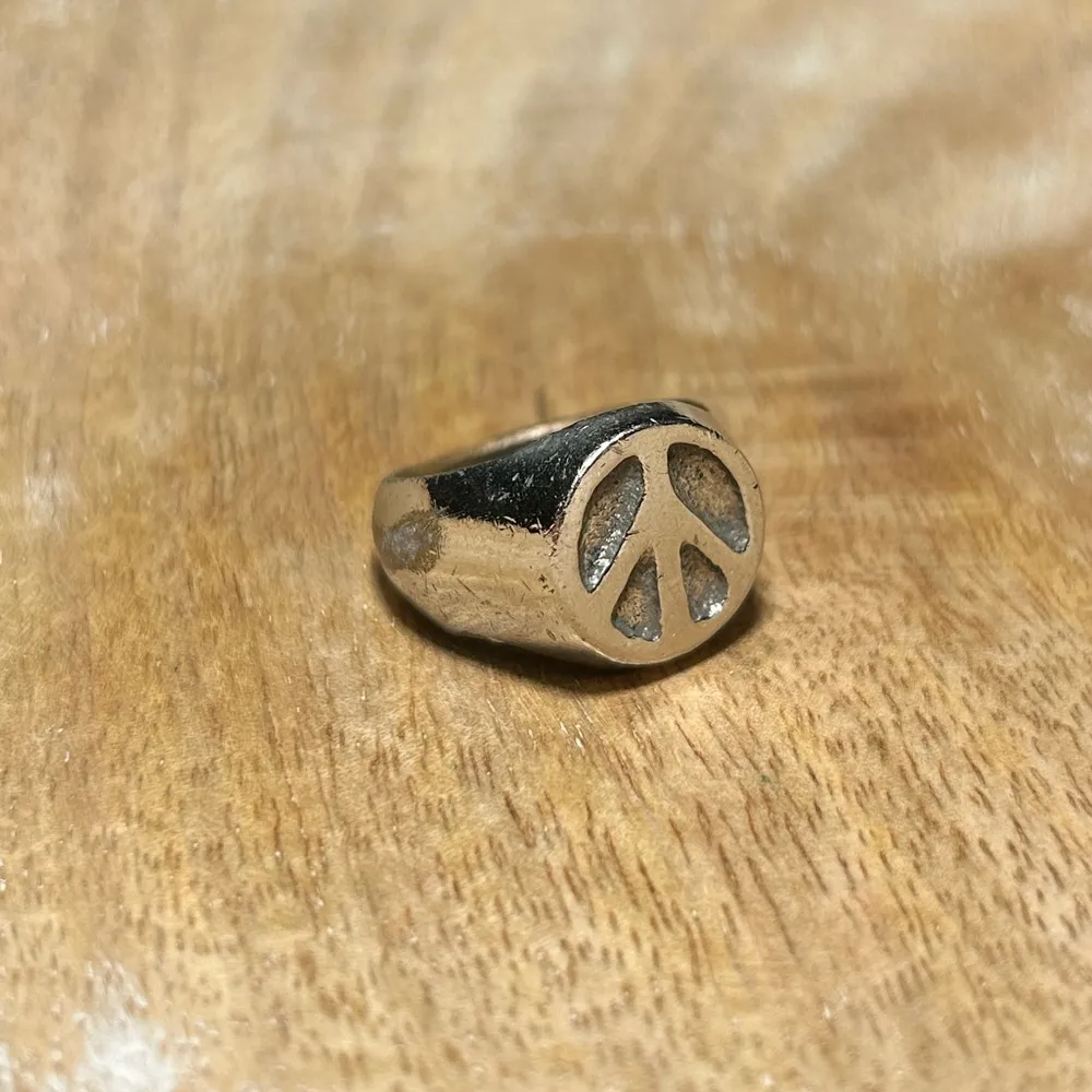 Peace Sign Silver Tone Ring - Image 3