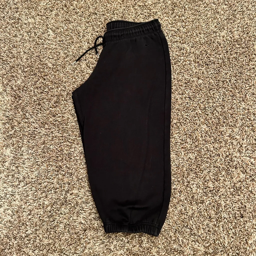 Nike Capri Sweatpants - Image 4