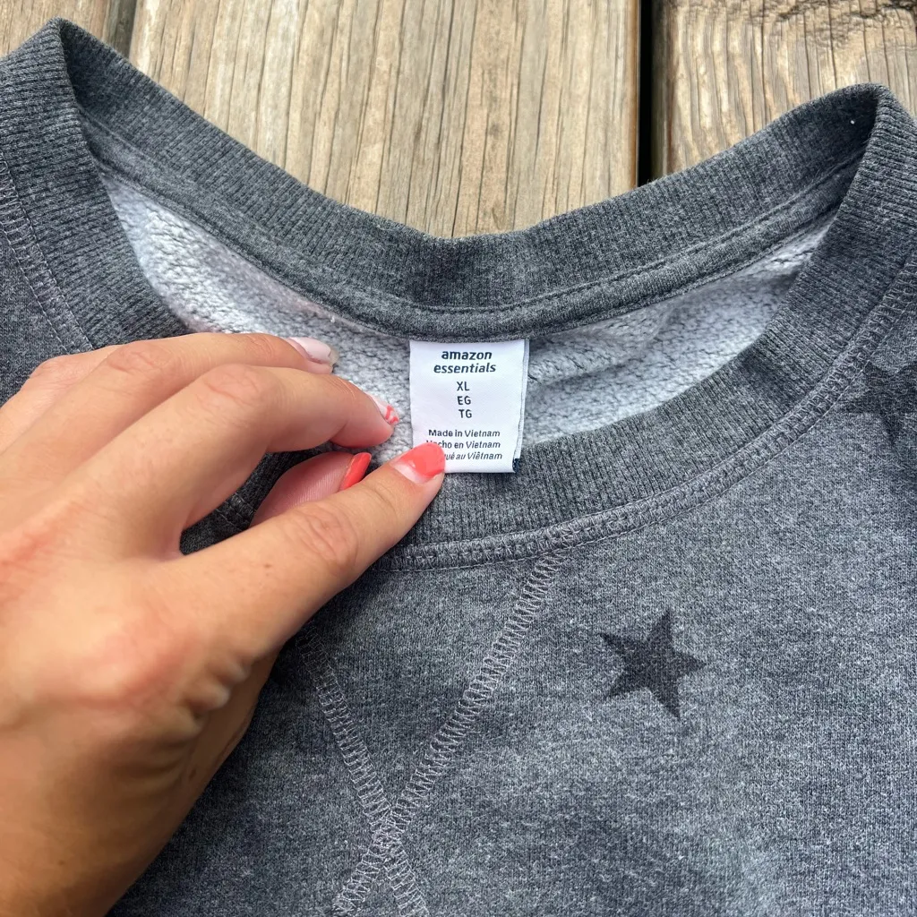 amazon essentials | size xl | star pattern | french terry fleece crewneck Gray - Image 4