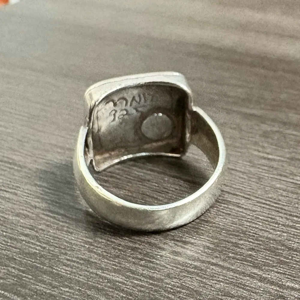 Vintage Sterling Silver Garnet Hammered Square Ring - Image 2