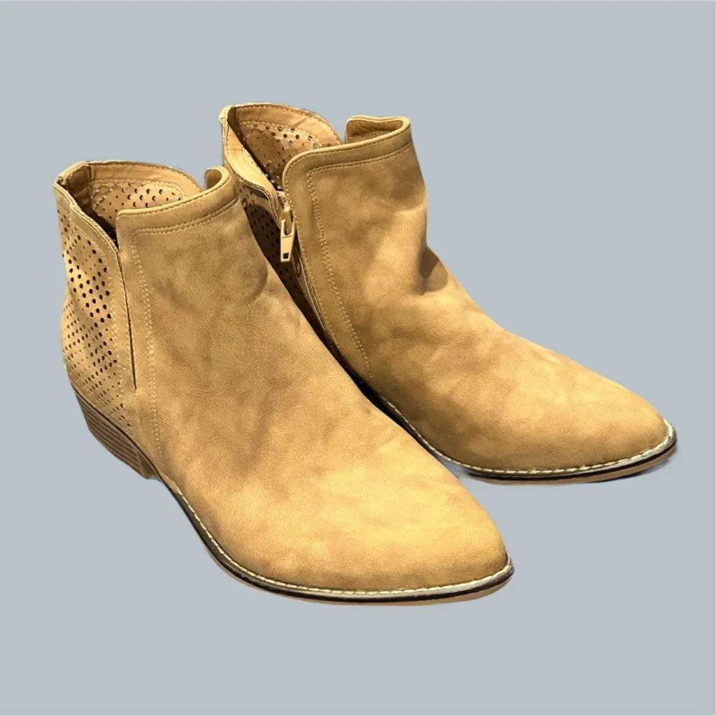 madden Women’s shoes ankle Boots heels beige tan zip up size 6.5 suede - Image 2