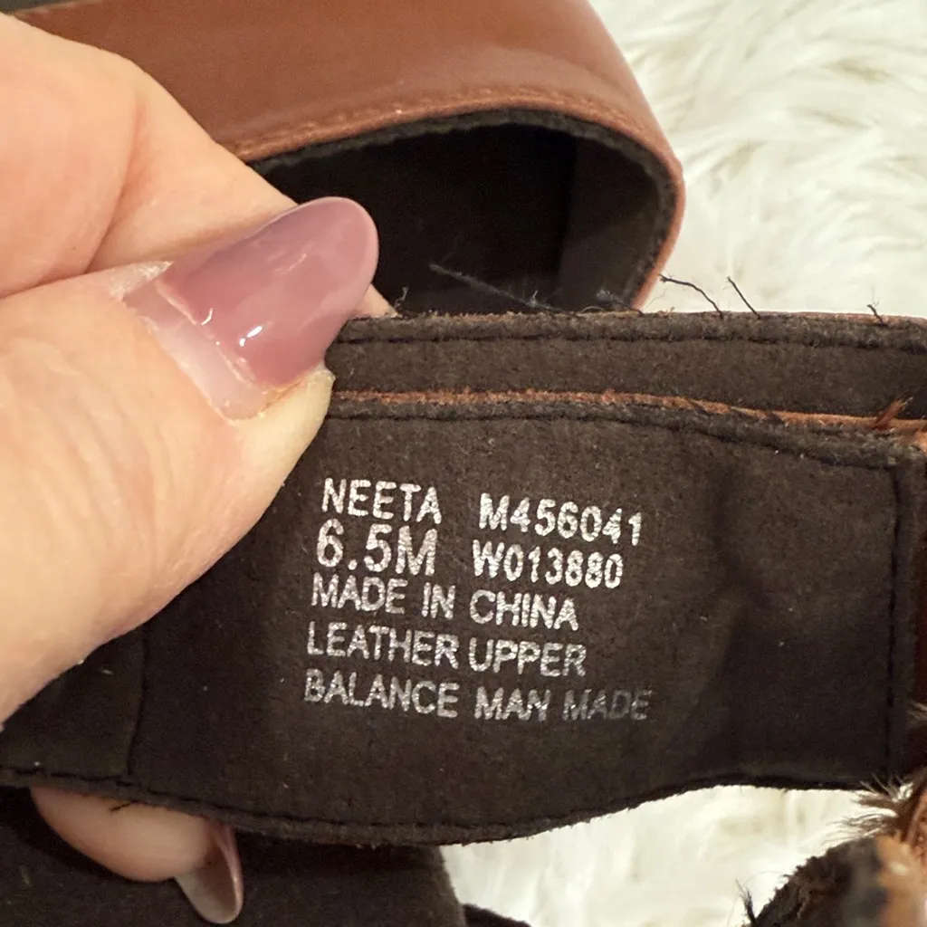 Munro Brown Sandals with Gold Accents - Image 5