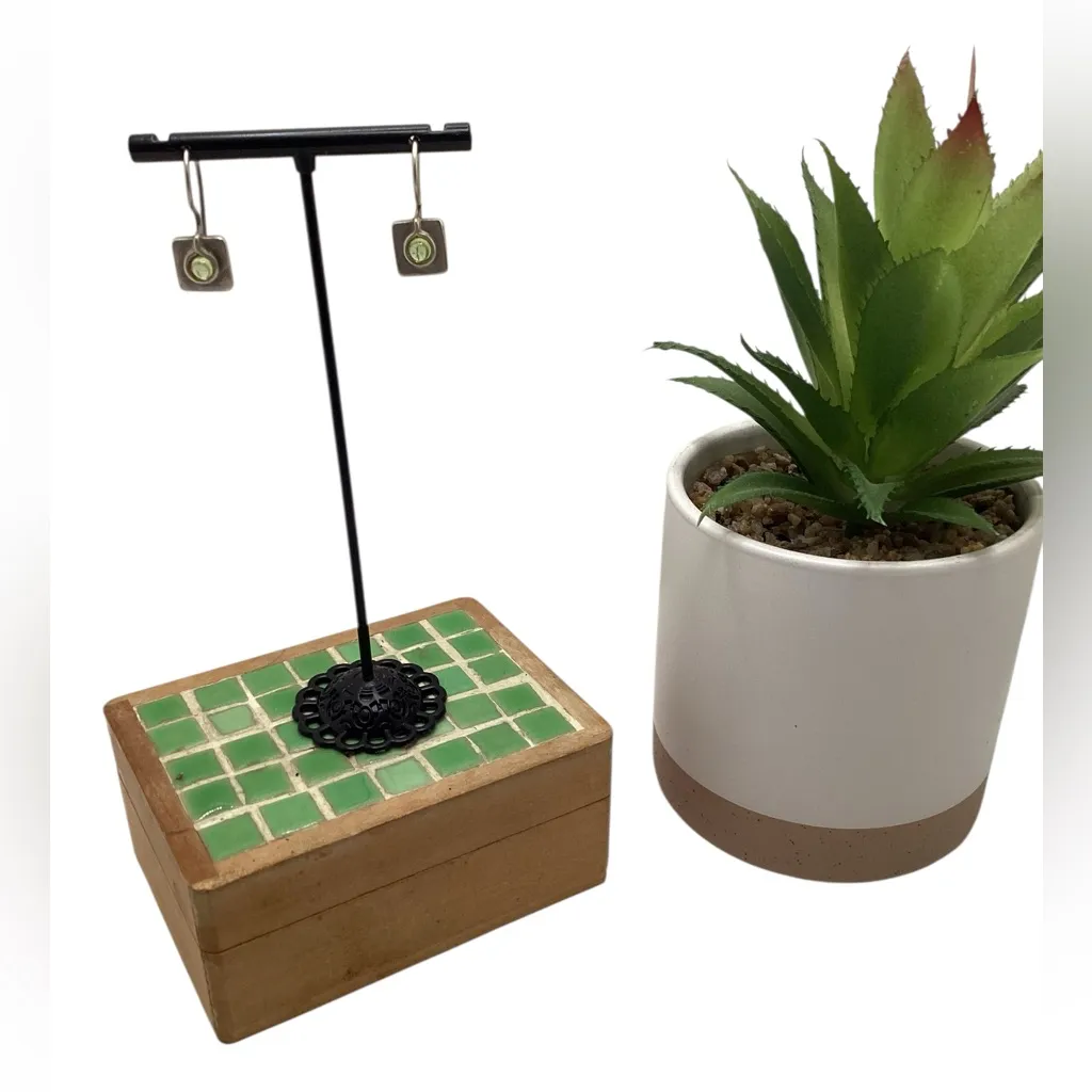 Silpada Peridot square drop earrings - Image 3