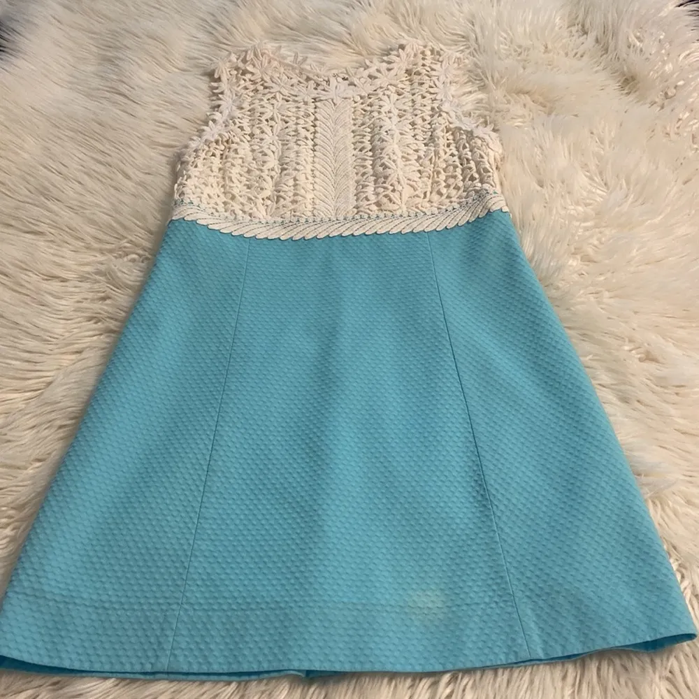 Lilly Pulitzer Dress size 8 color white and aqua blue so beautiful length 34” - Image 9