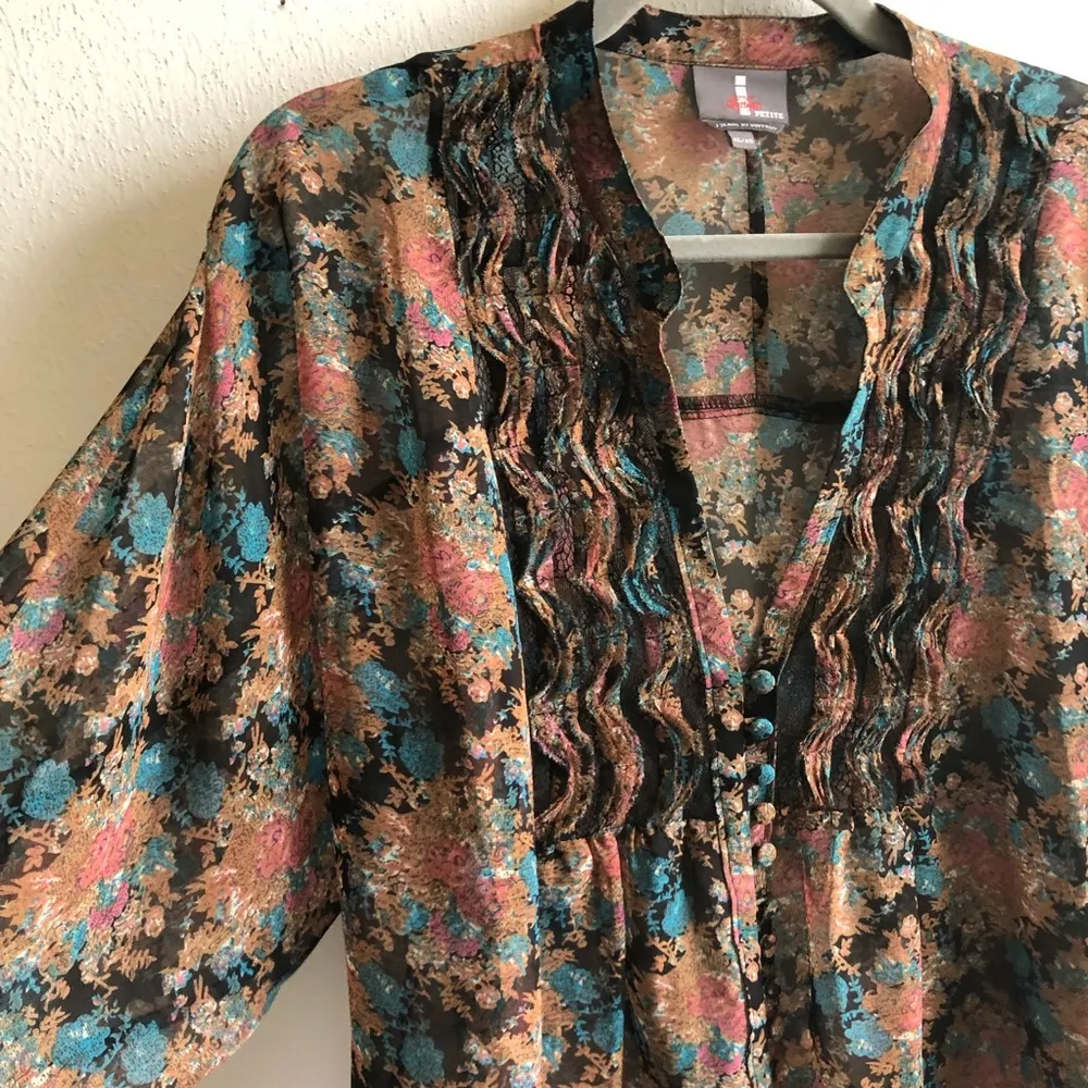 Buffalo Blouse Floral Ruffled Button Front Top XLP EUC I Jeans by Buffalo - Image 3
