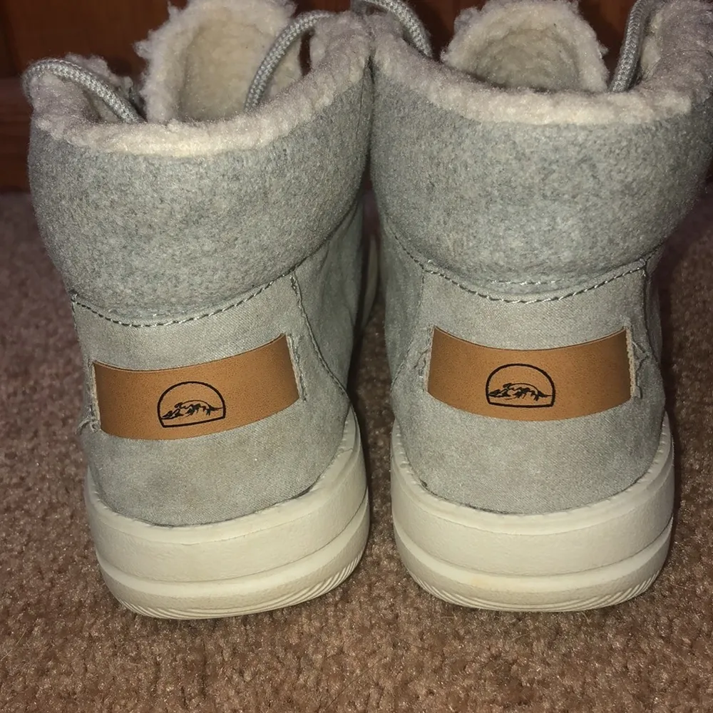 SO Women's Faux-Fur Chukka Boots size 6.5 gray ankle boots winter/fall shoes​ - Image 4