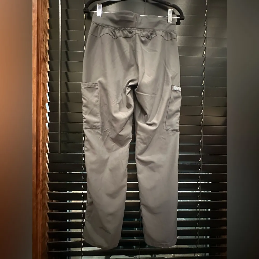 EUC MedCouture SCRUB Chic Gray Cargo Pants SUPER SOFT Size XS - Image 7