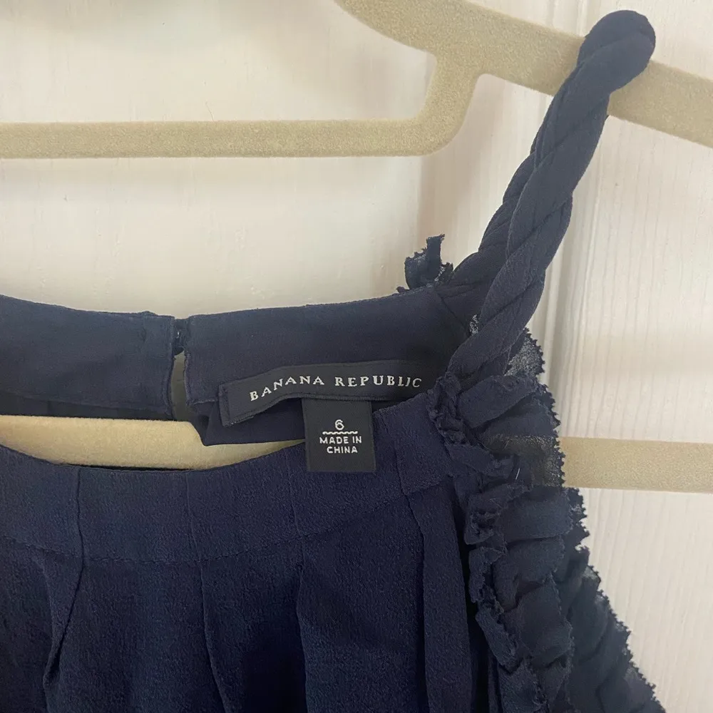 EUC 100% Silk Banana Republic Tank Top - Image 4