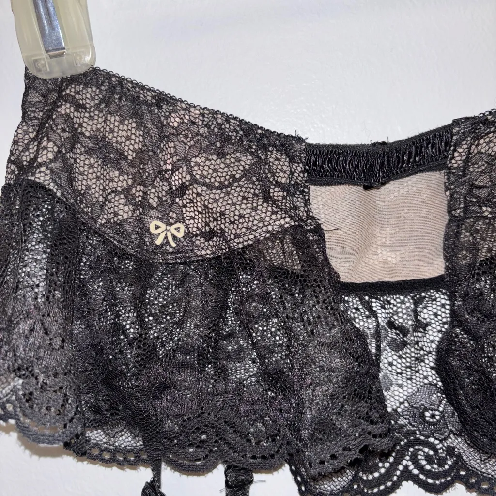 Y2K 2003 Victoria's Secret Pink Tag Black Lace Bra & Garter Belt Set - Image 15