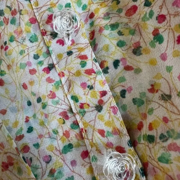 S Sheer Floral Tank Bisou Bisou, with the most adorable lucite rosette buttons - Image 2