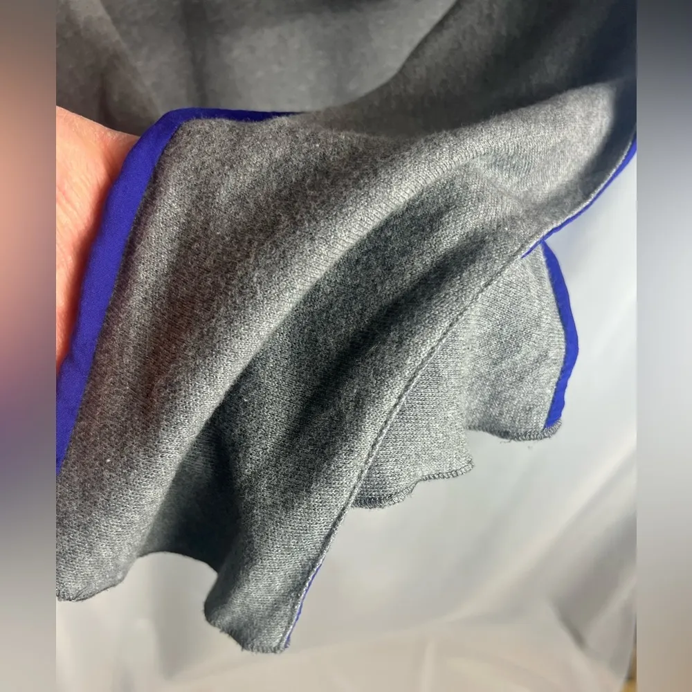 Calvin Klein  Woman’s Performance Quick Dry Long Sleeve Size M - Image 7