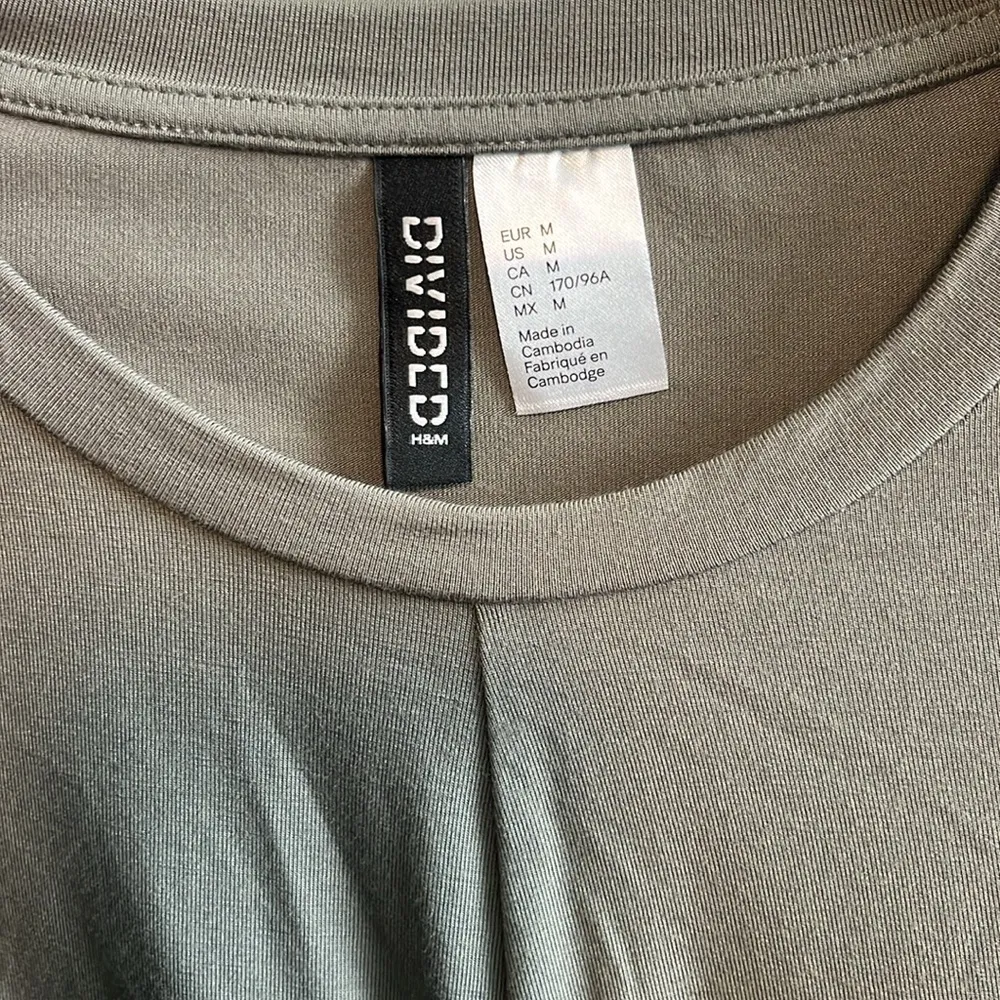 Divided Long Sleeve Cropped Green Twist Top - Image 3