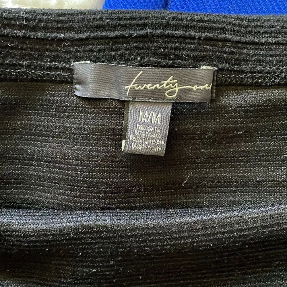 Forever 21 Women’s Black Ribbed Mini Skirt - Size Medium - Image 3