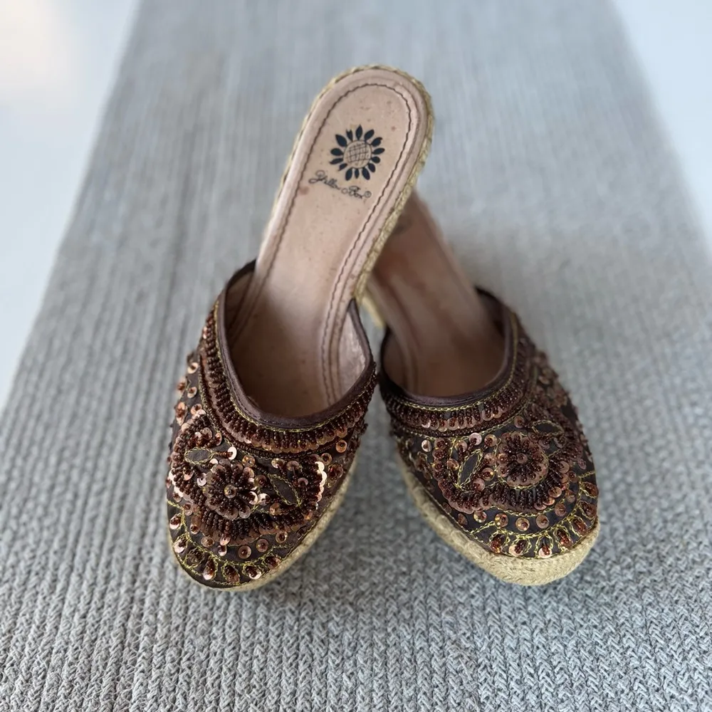 Yellow Box KINA Brown Metallic Sequin Beaded Embellished Mules Wedges Sz 7.5 - Image 9