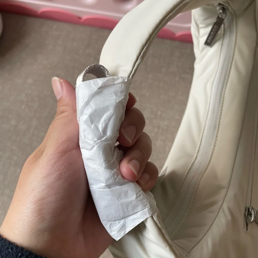 Lululemon Mini Shoulder Bag 4L - White Opal - Image 4