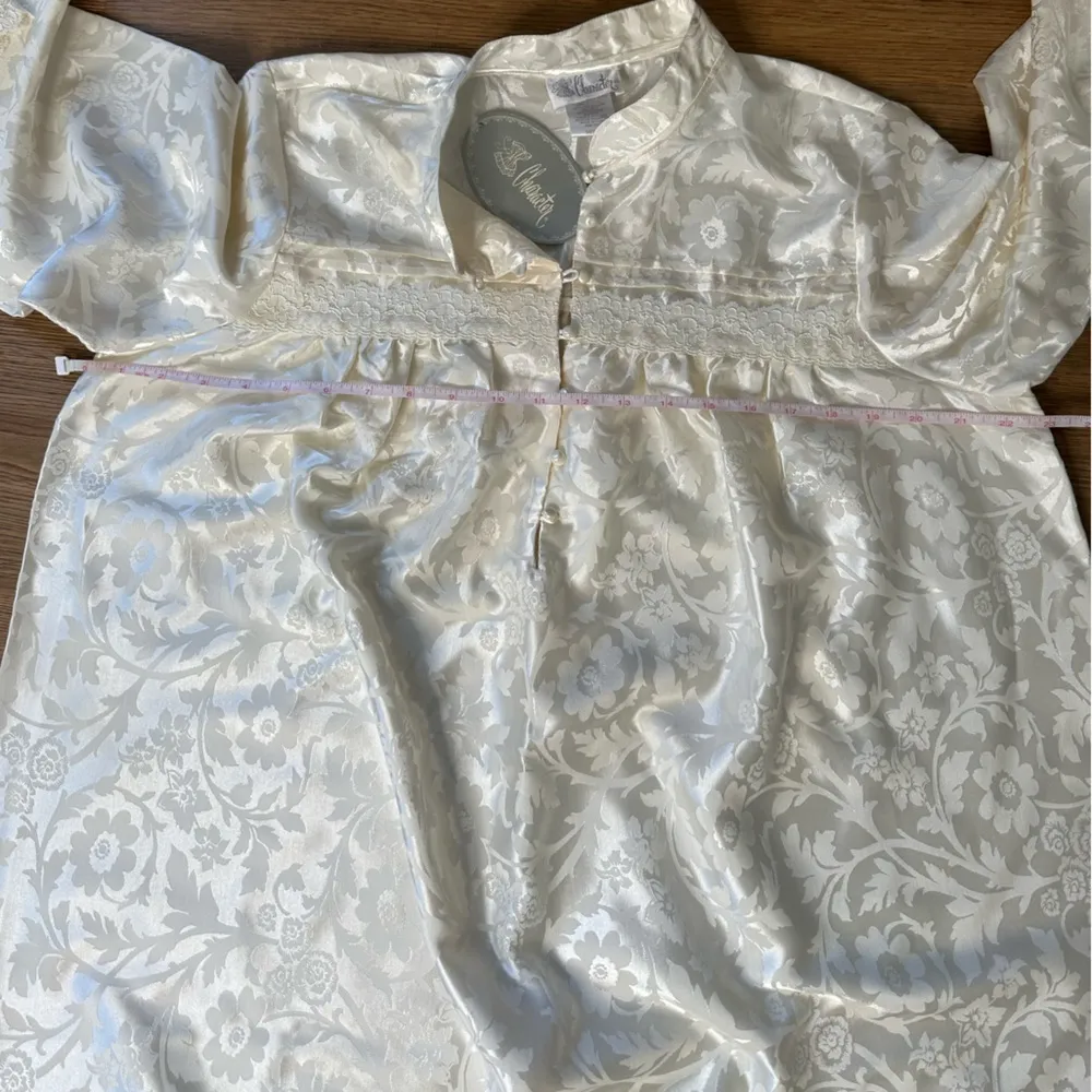 Women’s new cream house gown robe‎ size medium - Image 9