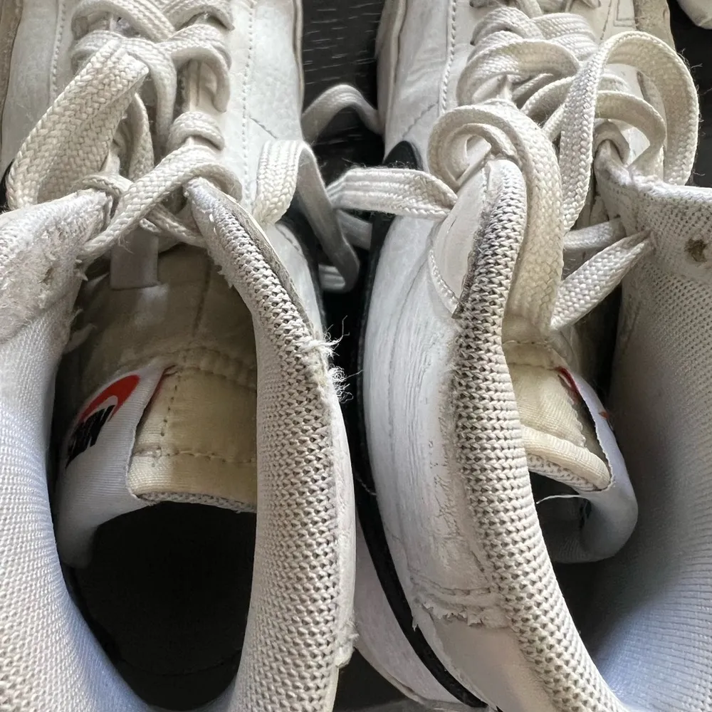 Nike womens Sneakers - Image 4