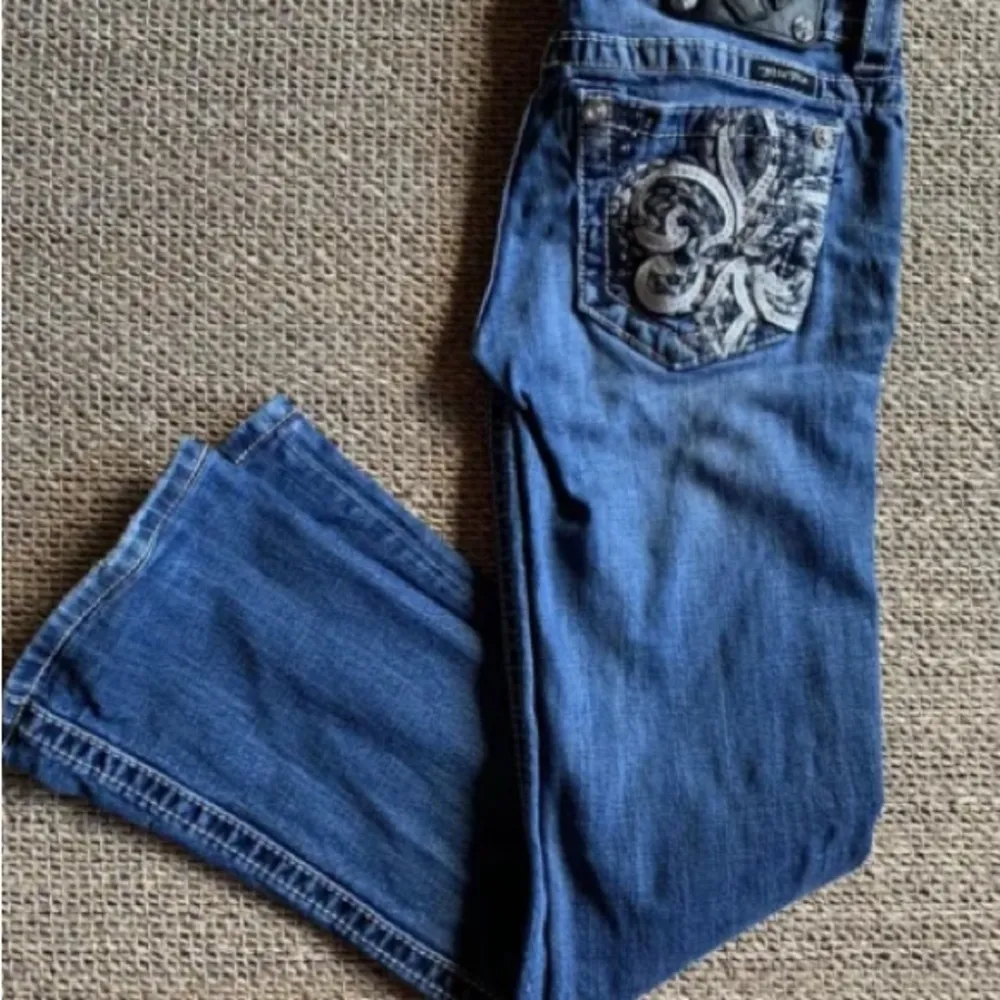 Jeans Brand New Never Worn. REAL Leather Trim on Back Pockets. Sz 28 - Image 2